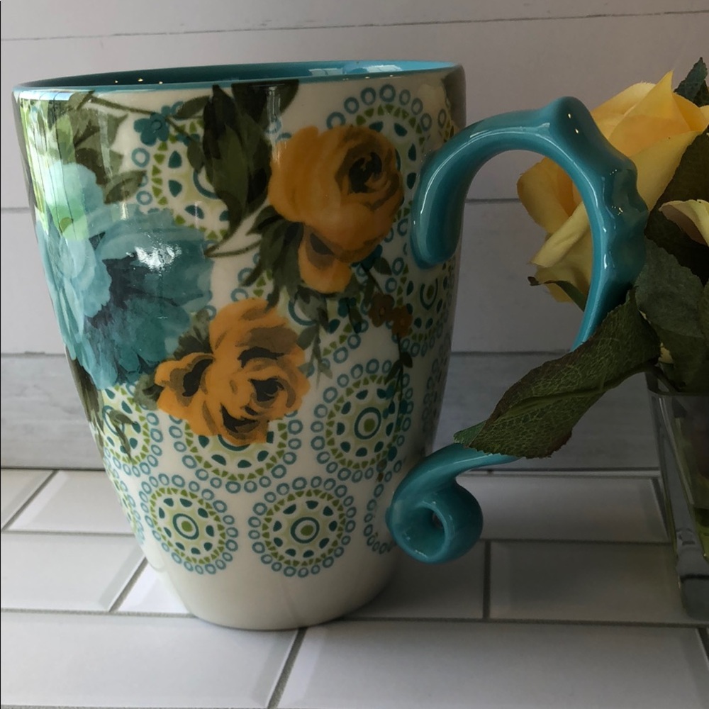 The Pioneer Woman Stoneware Mug - Logo Base Detail